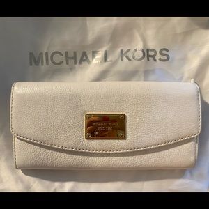 New with tag Michael Kors slim flap leather wallet